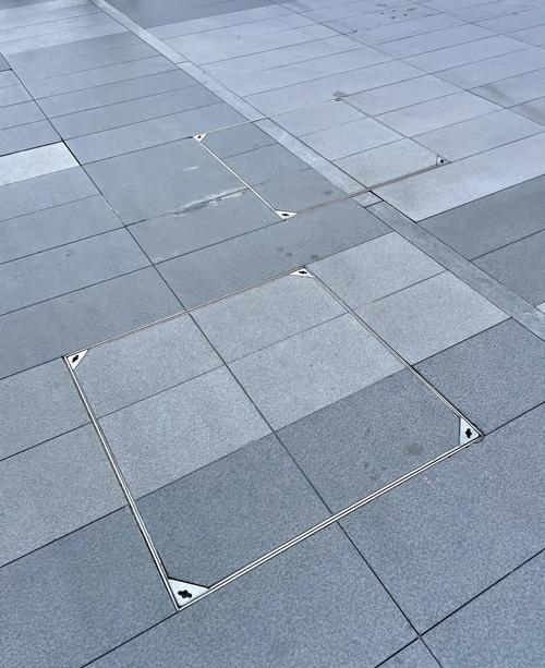 步行街为什么首选不锈钢隐形井盖